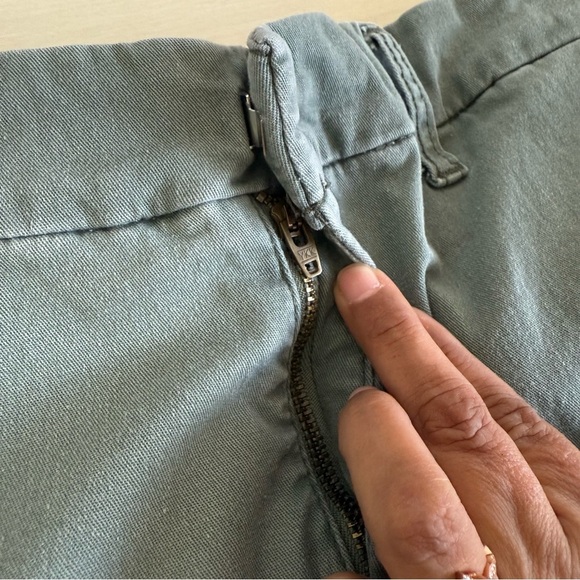 Anne Klein Olive Green Khaki Style Shorts - Picture 7 of 7